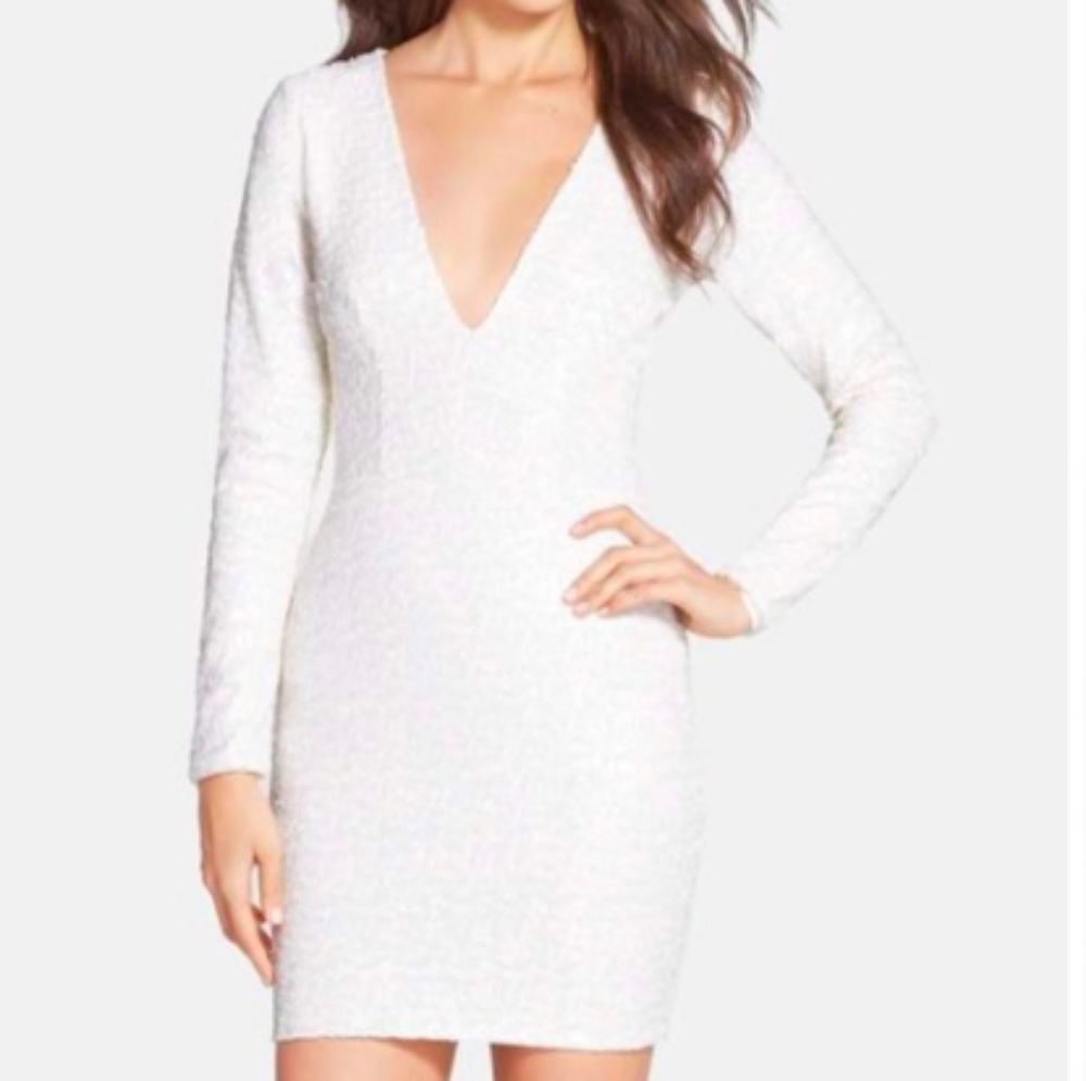 Dress the Population- Seuin V-neck Body Con Dress
